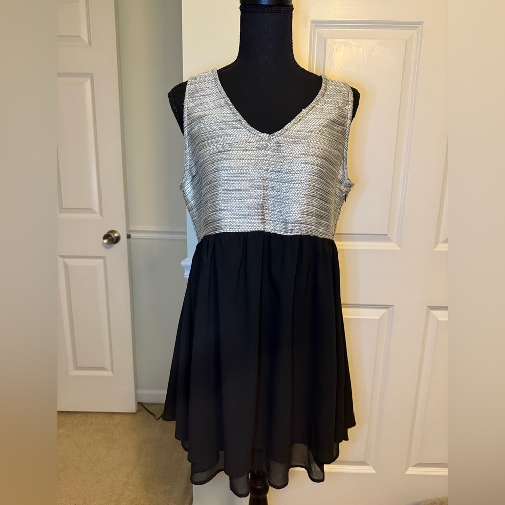 Umgee Silver and Gray Sleeveless V-Neck Mini Dress